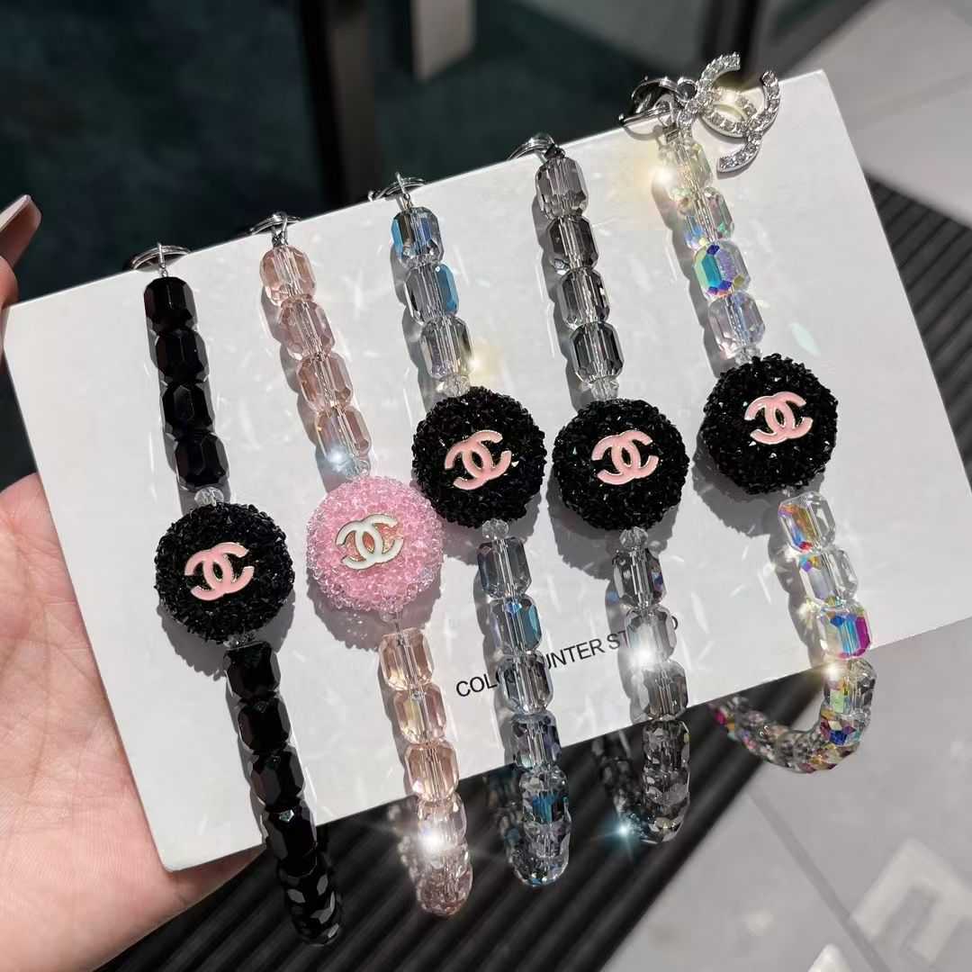 シャネル iPhone 手首ストラップ 存在感 