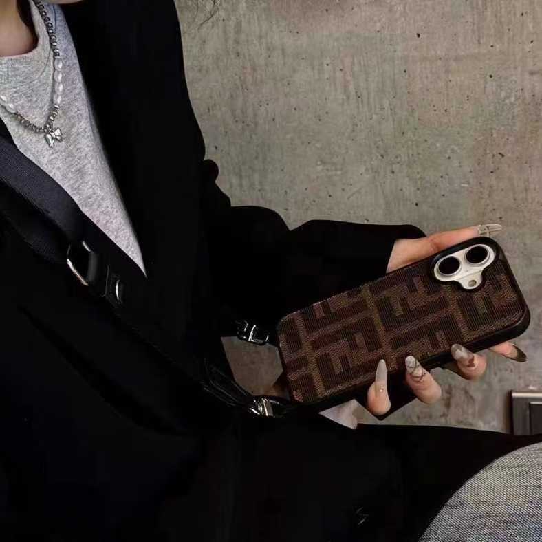 高評価 Fendi iphone 17 pro maxケース