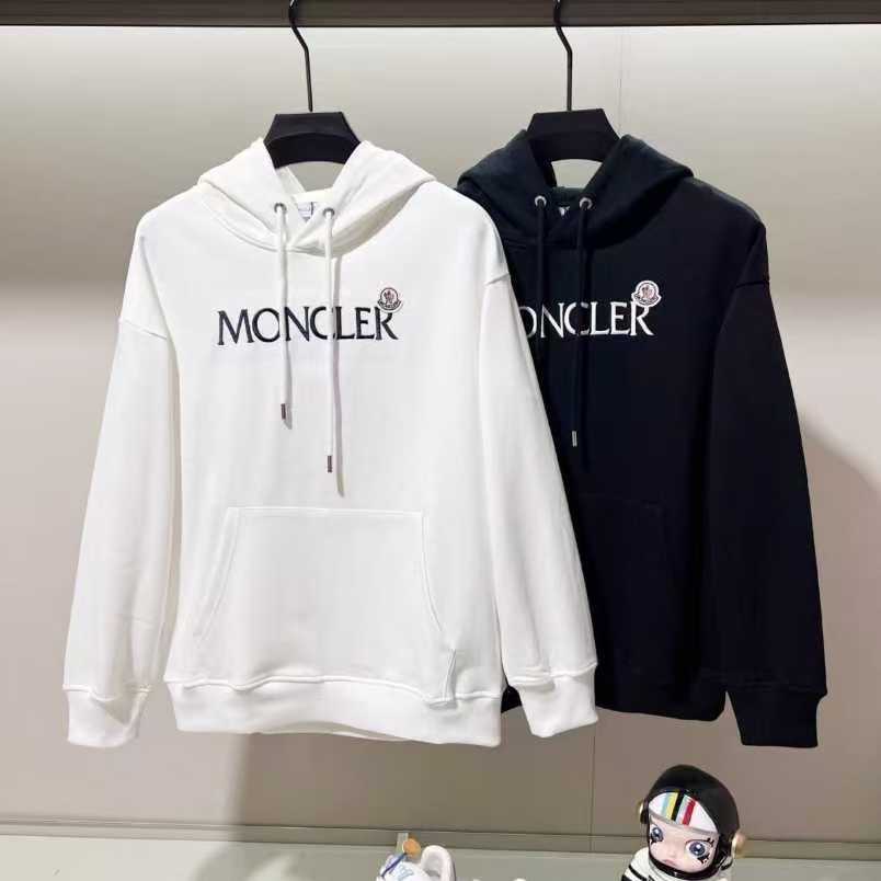 Moncler パーカーが登場